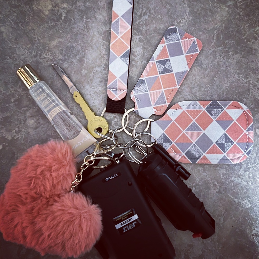 Women’s Essentials Wristlet - Peach/Gray